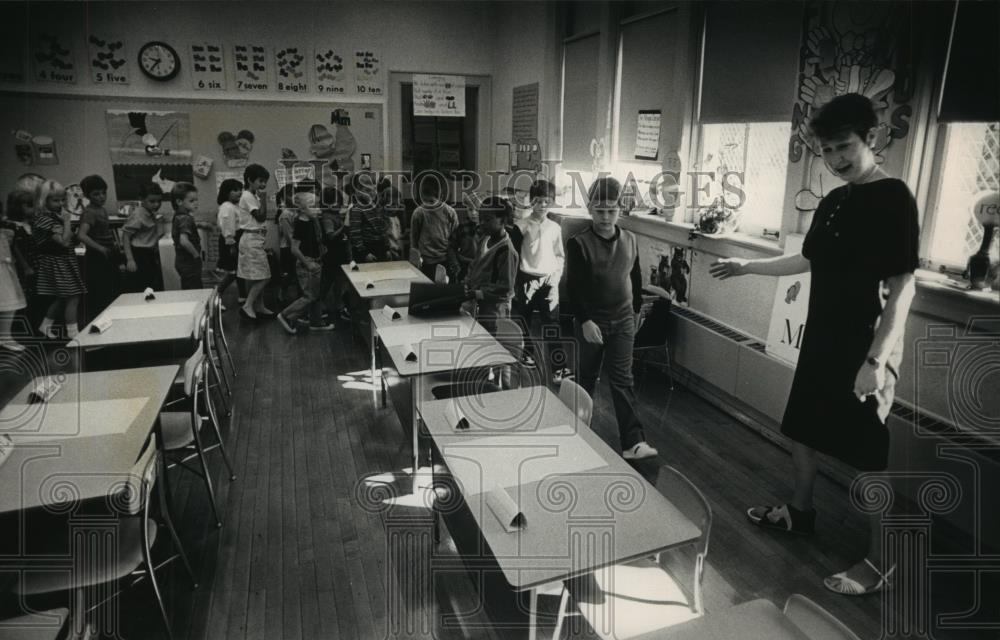 1988 Press Photo Virginia Peterson, Anna F. Doerfler School, Milwaukee - Historic Images