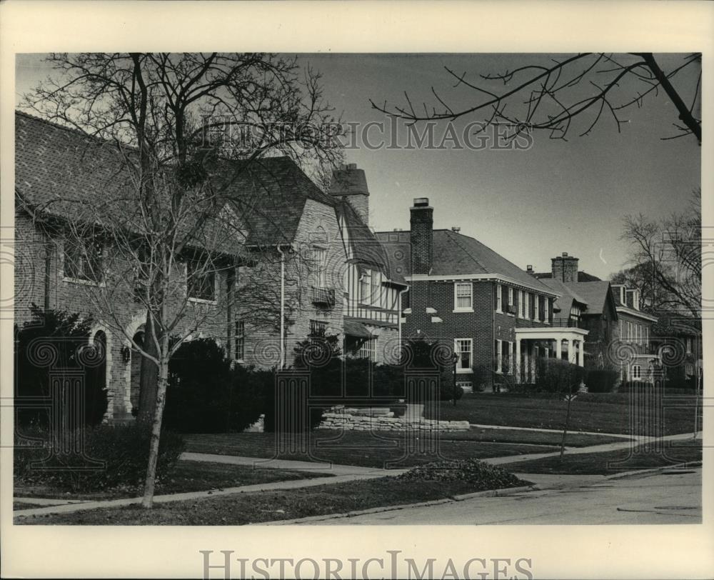 1984 Press Photo Homes along Bartlett Avenue, Milwaukee. - mjb56876 - Historic Images