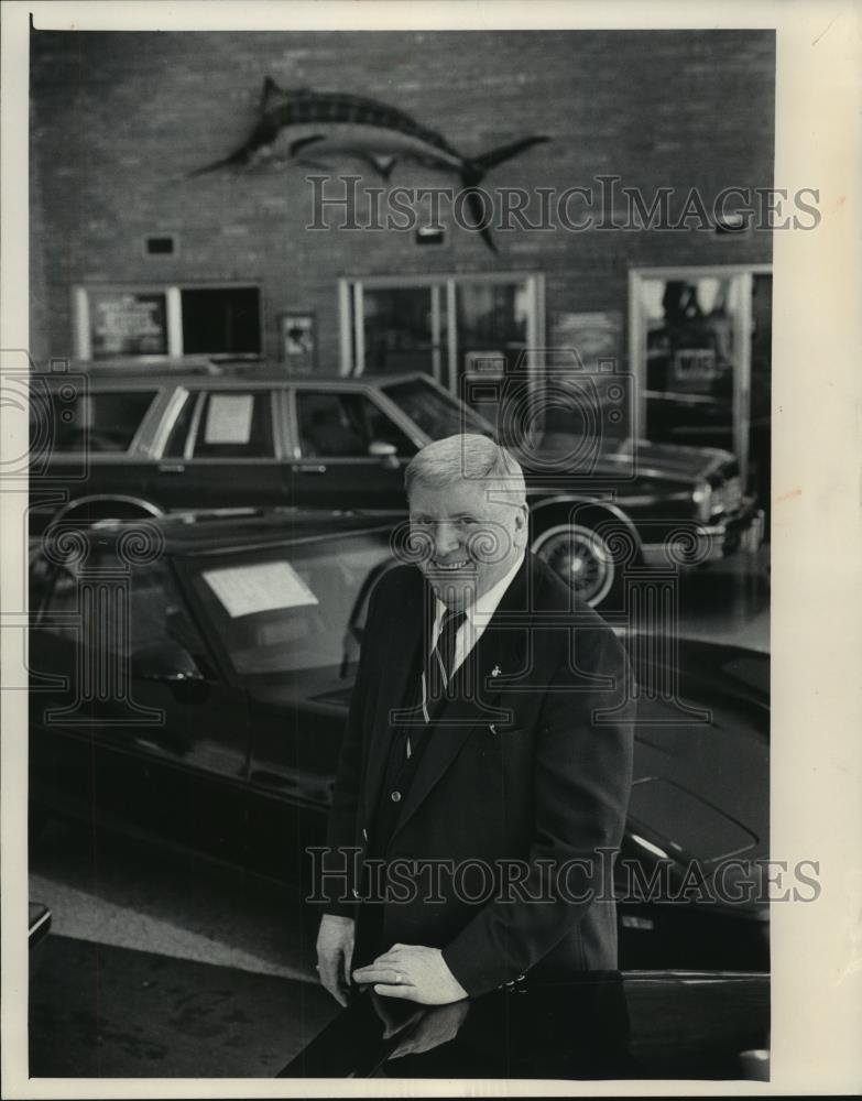 1985 Press Photo Rudolph W. Holz at his Chevy agency - mjb57082 - Historic Images