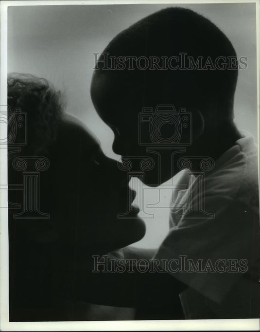 1993 Press Photo Lisa & Son Joshua face tough times together in Milwaukee - Historic Images