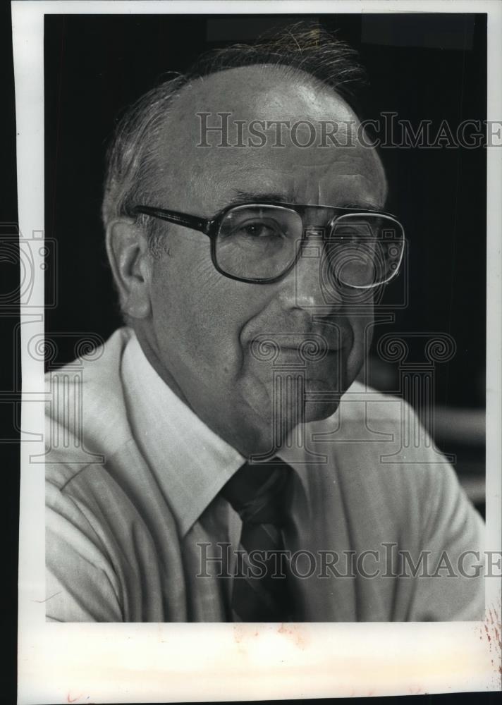 1990 Press Photo Jerime Brandi, school principal, Milwaukee. - mjb57224 - Historic Images