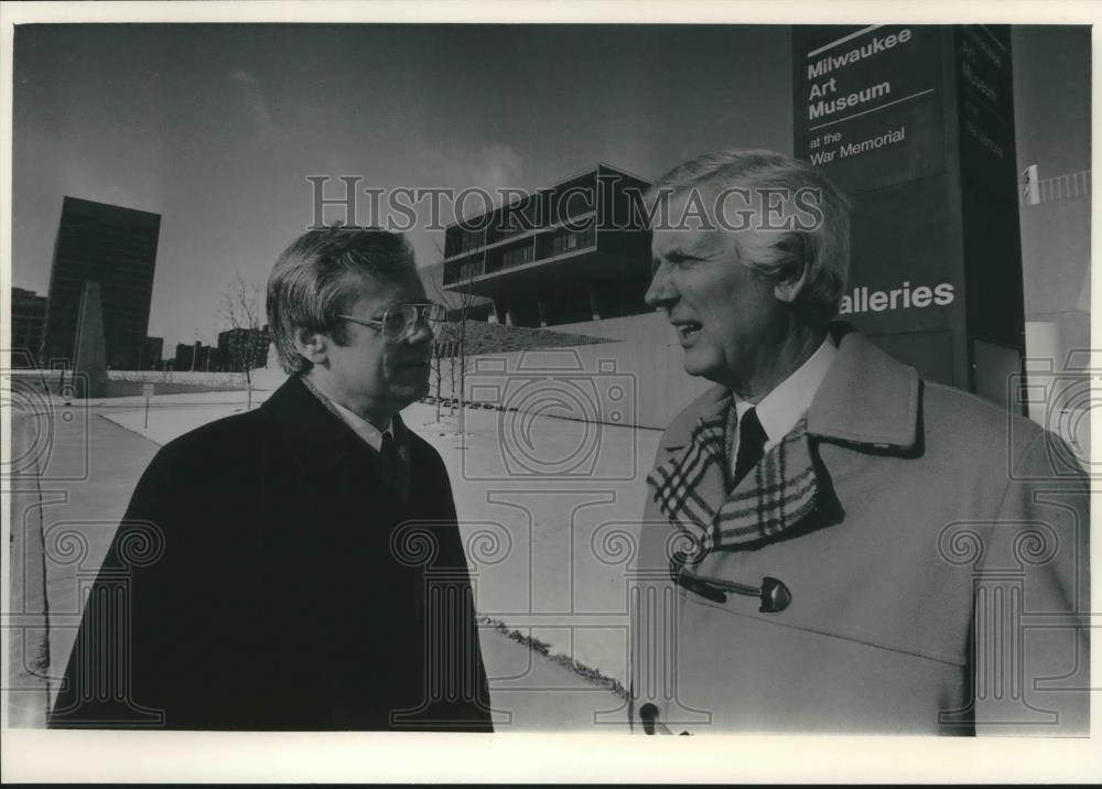 1984 Press Photo Jim Tate and Gordon Hinkley, Milwaukee Art Museum - mjb57618 - Historic Images