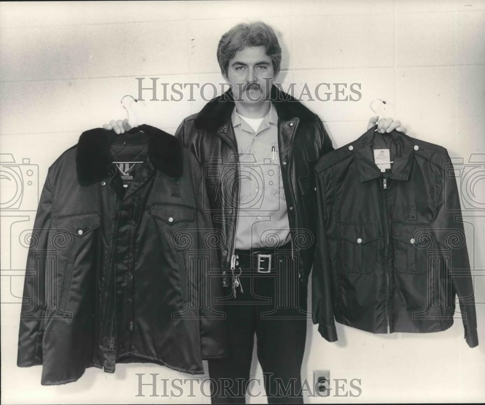 1985 Press Photo Milwaukee police get new uniform jackets - mjb57933 - Historic Images