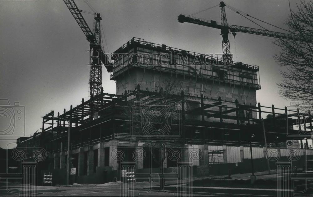 1988 Press Photo Construction On Northwestern Mutual Life Insurance Co Building - Historic Images