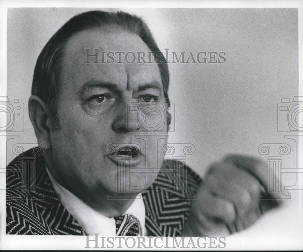 1977 Press Photo School boards Chief negotiator Gordan Harrison in Milwaukee - Historic Images