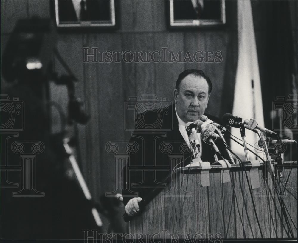 1983 Press Photo Francis Havey, Mayor of Greenfield, Wisconsin - mjb58152 - Historic Images