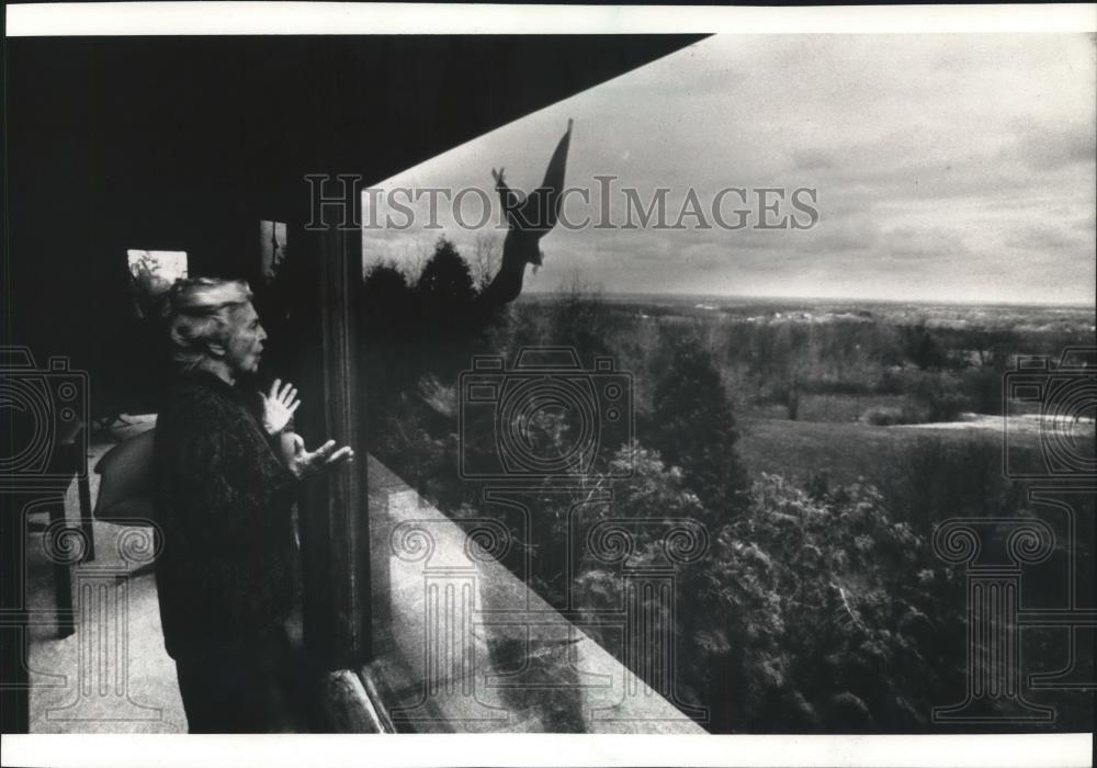 1992 Press Photo Bernice Hausmann at home below Lapham Peak looks at her trees - Historic Images