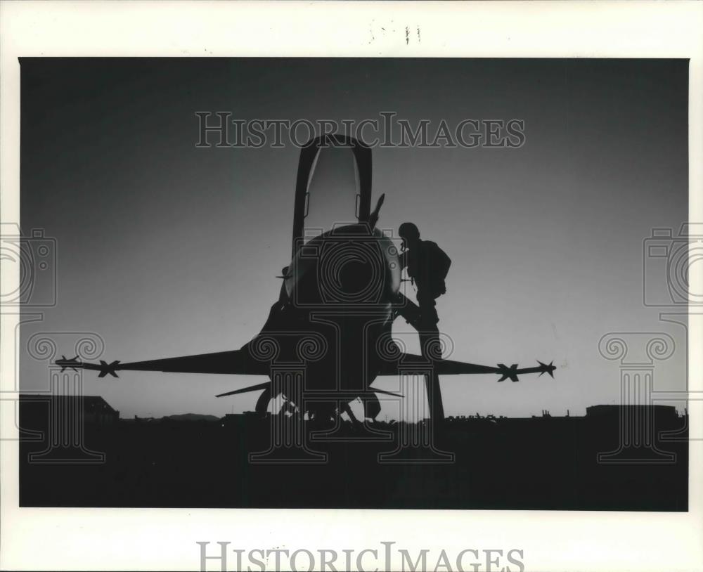 1987 Press Photo Florida investors makes bid to buy Harnischfeger Inc. - Historic Images