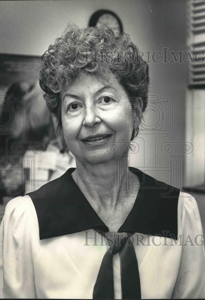 1987 Press Photo Professor Kathleen Hanold, coordinator of Milwaukee Singlefest - Historic Images