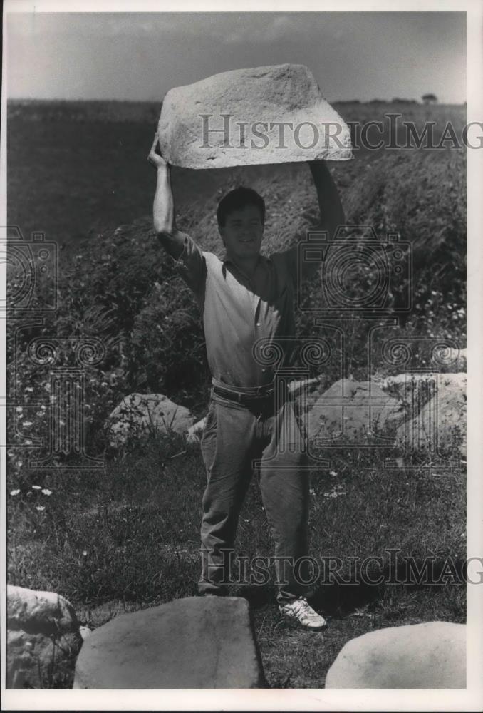 1988 Press Photo Ken Adsit Representing Business, Rocks Unlimited, Wisconsin - Historic Images