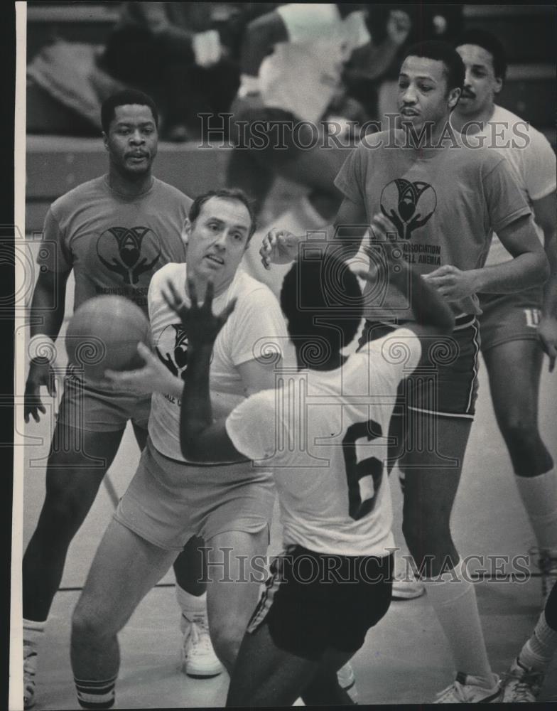 1986 Press Photo Milwaukee Basketball Game Raises Funds for Sickle Cell Anemia - Historic Images