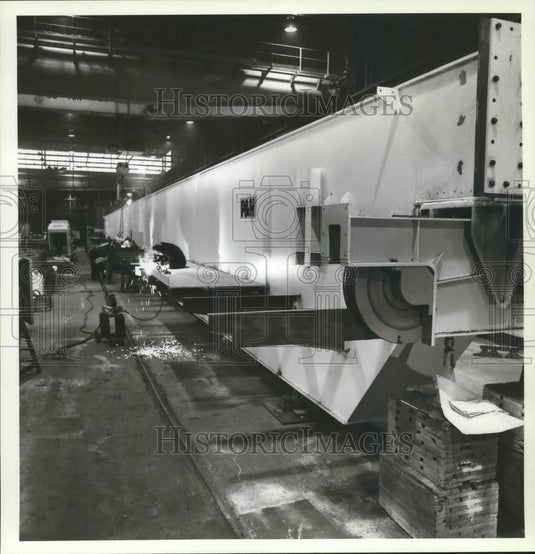 1987 Press Photo Harnischfeger Corp. Crane Works On Trident Submarine In Georgia - Historic Images