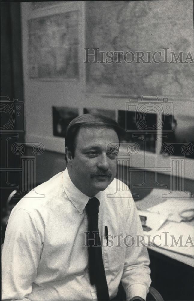 1987 Press Photo Paul J Haussman, Center for Consumer Affairs - mjb58829 - Historic Images