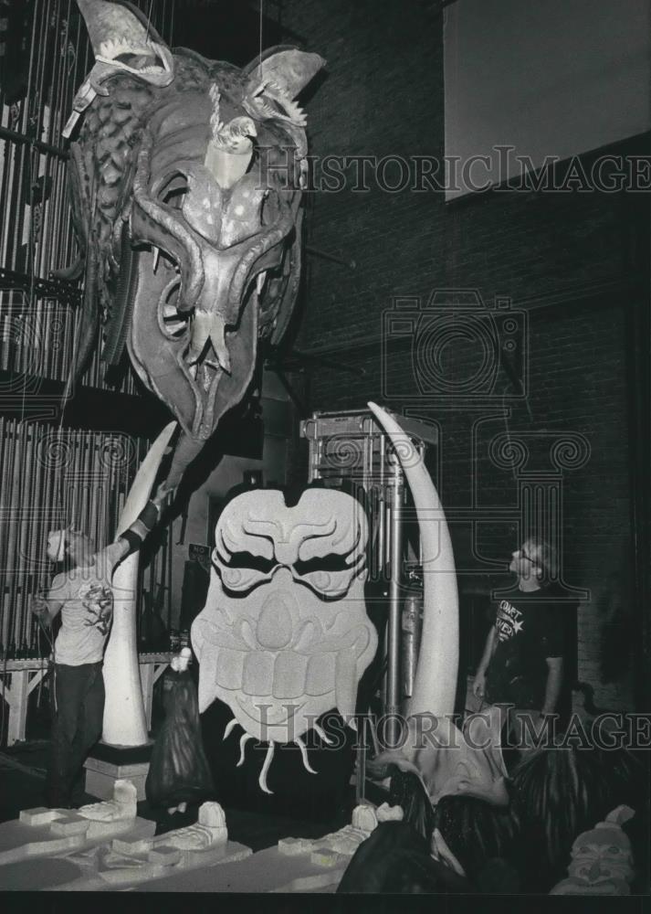 1992 Press Photo Stewart Johnson and Bill Kieffer March of Dimes haunted house - Historic Images