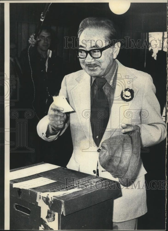 1976 Press Photo S.I. Hayakawa won the US Senate seat of incumbent John Tunney - Historic Images