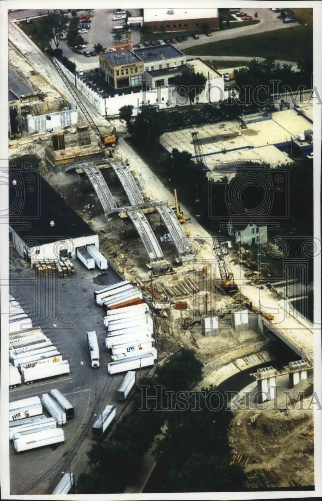 1992 Press Photo Reconstruction process of Wisconsin Ave. in Milwaukee - Historic Images