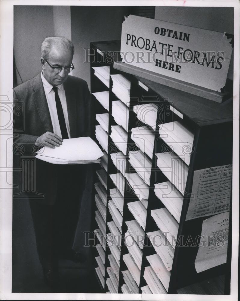 Press Photo Milwaukee County Court Probate Filing Forms Are Free Of Charge - Historic Images