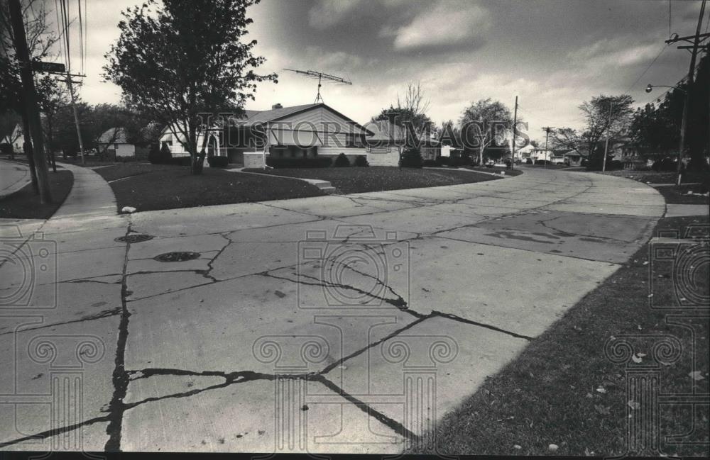 1987 Press Photo Wedgewood Park neighborhood, South side of Milwaukee, WI - Historic Images