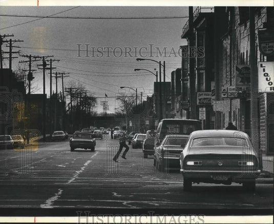 1980 Press Photo Milwaukee's Merrill Park, complaints of loitering at Clybourn - Historic Images