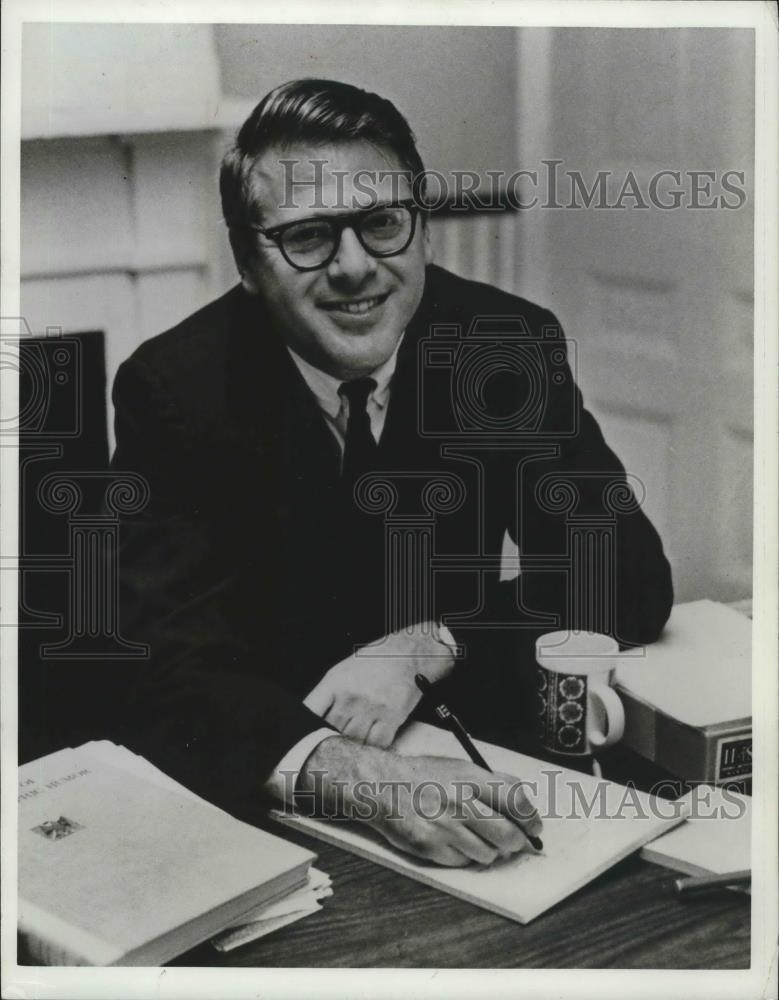 Press Photo Stephen Hess National Chairman, White House Conference - mjb60329 - Historic Images