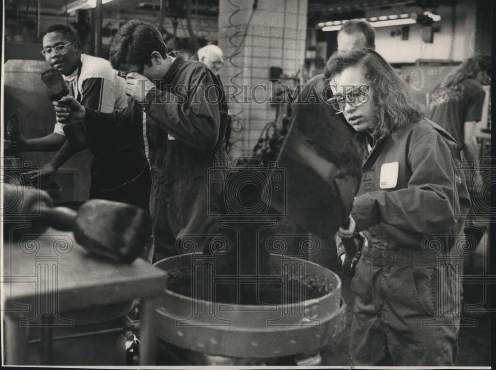 1994 Press Photo Milwaukee Area Technical College - Milwaukee Skill Olympics - Historic Images