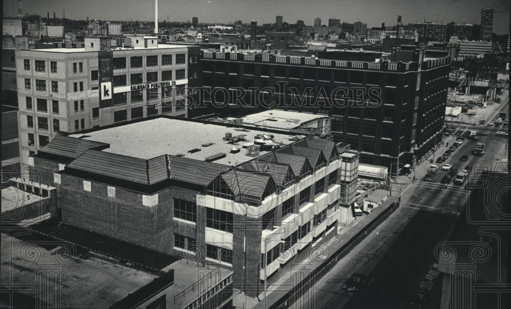 1987 Press Photo Milwaukee Area Technical College Student Center Downtown - Historic Images