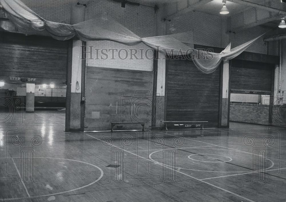 1976 Press Photo Gym seats no spectators at Milwaukee Area Technical College - Historic Images