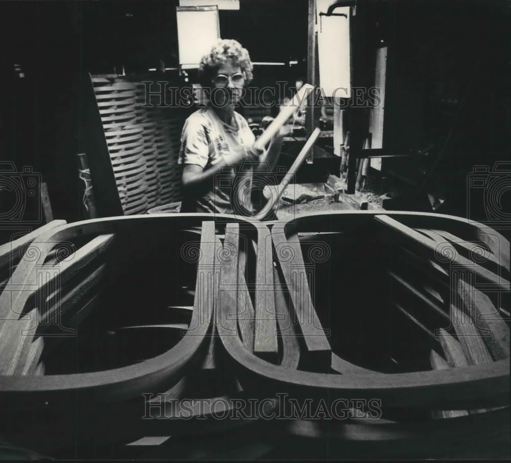 1983 Press Photo Betty Krieg, drills spindle holes in chairs, Wisconsin. - Historic Images