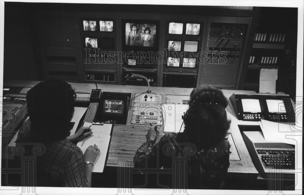 1983 Press Photo Kathy Fealy and Betty Hoff, Northwestern Mutual Life Insurance - Historic Images