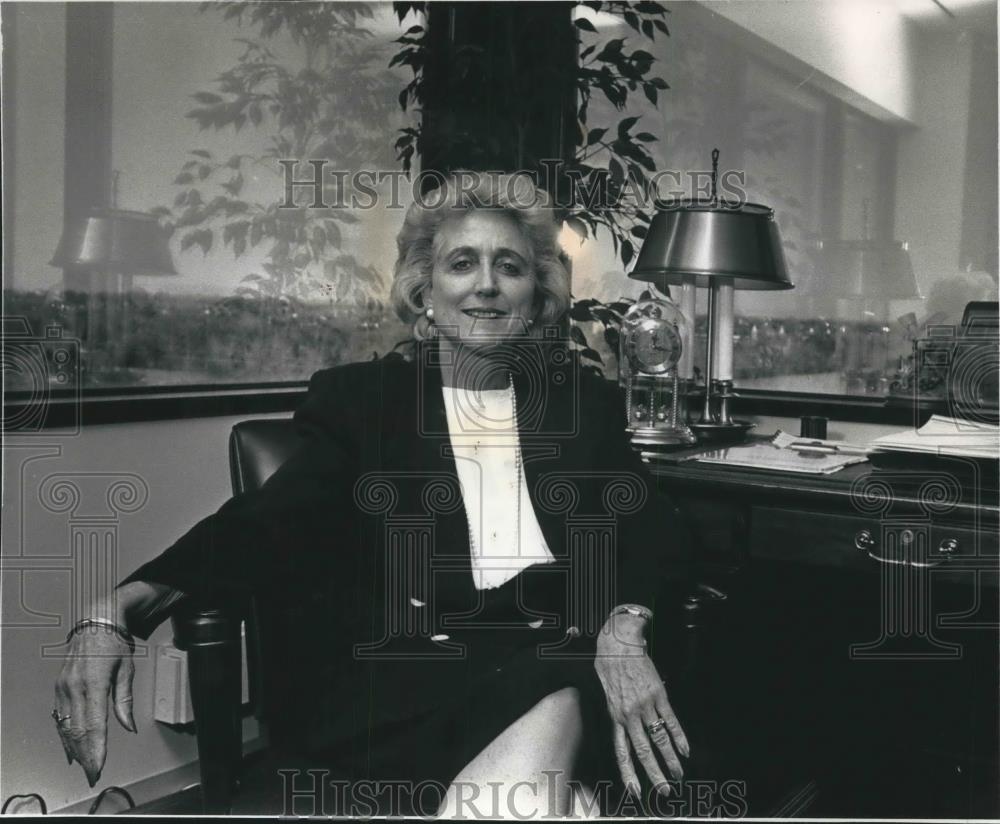 1989 Press Photo Mary Alice Herzog, a psychologist, Wawatosa. - mjb60981 - Historic Images