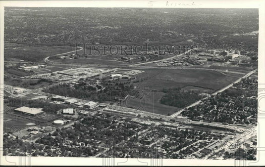 1988 Press Photo Aerial view county grounds and 150 acres for stadium, Milwaukee - Historic Images