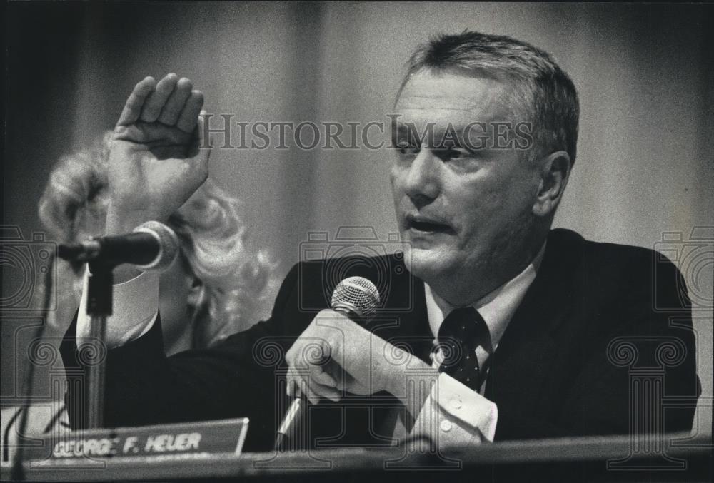 1990 Press Photo George Heuer Public Saftey director Milwaukee. - mjb61271 - Historic Images