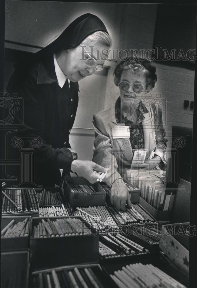 1992 Press Photo Nuns at Catholic Teachers&#39; Convention in Milwaukee, Wisconsin - Historic Images