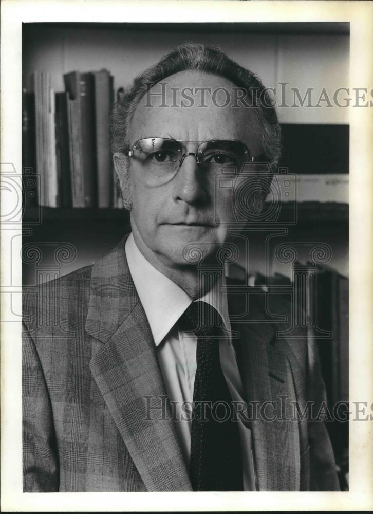 1983 Press Photo Reverend George Hauser, Covenant Lutheran Church, Milwaukee - Historic Images