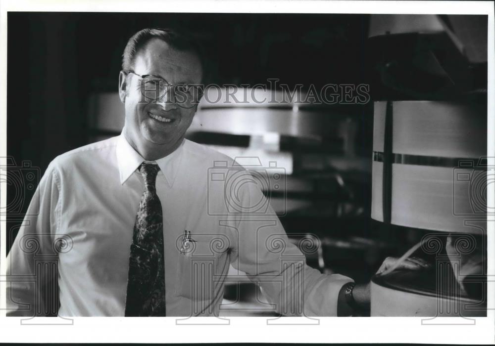 1993 Press Photo Joseph Hauk, President, Luitink Manufacturing Company - Historic Images