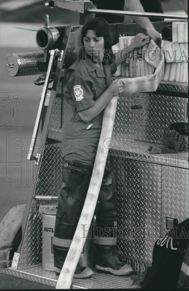 1983 Press Photo Volunteer Firefighter Jean Olson Stows Fire Hose, Butler - Historic Images