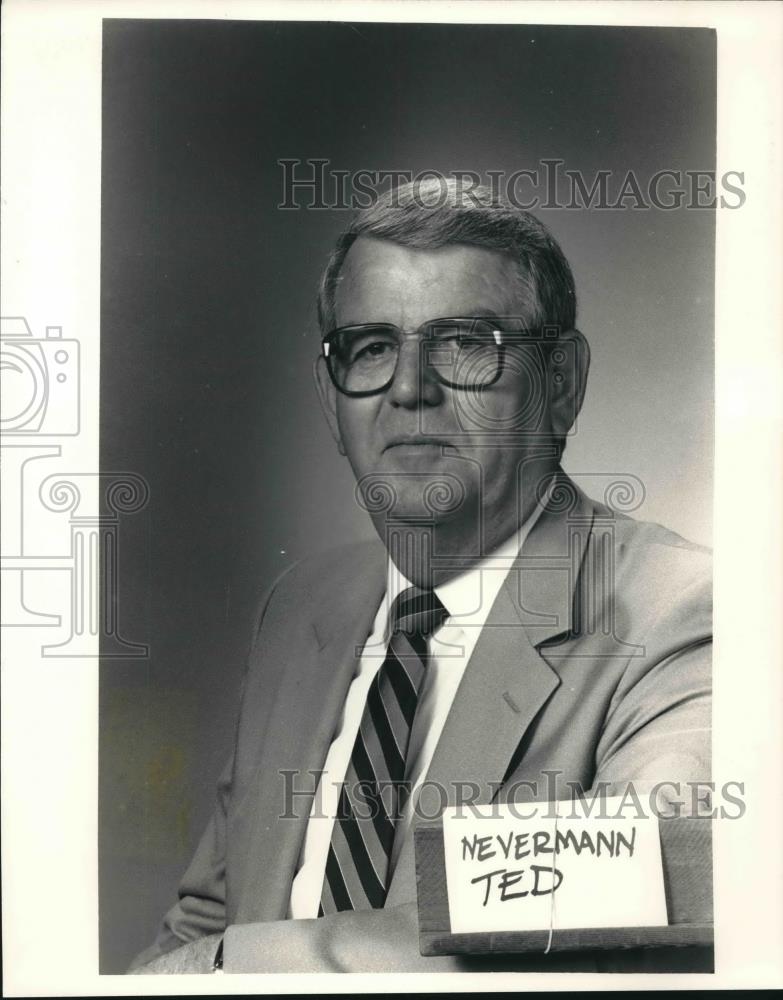 1987 Press Photo Ted Nevermann, Milwaukee Journal Sentinel employee - mjb64271 - Historic Images