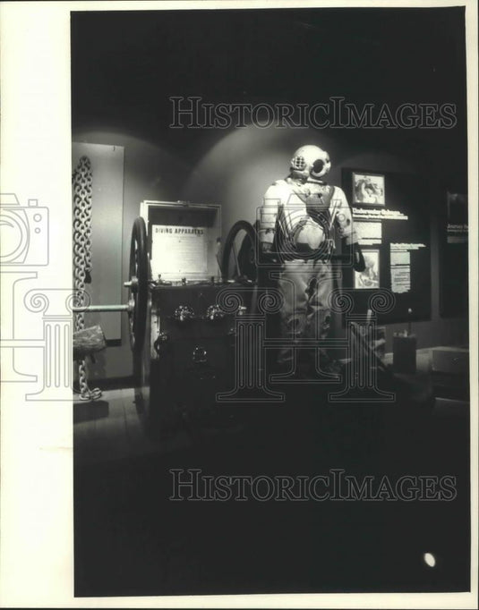1987 Press Photo Display at Great Lakes Shipwreck Historical Museum, Michigan - Historic Images