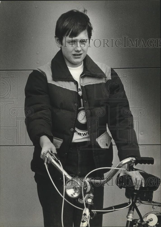 1980 Press Photo Milwaukee Sentinel carrier, Timothy R Mentzel saves women life - Historic Images