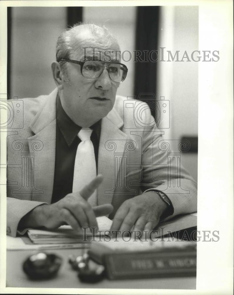 1982 Press Photo Fred Hinickle, Deputy Secretary of Health and Social Services - Historic Images