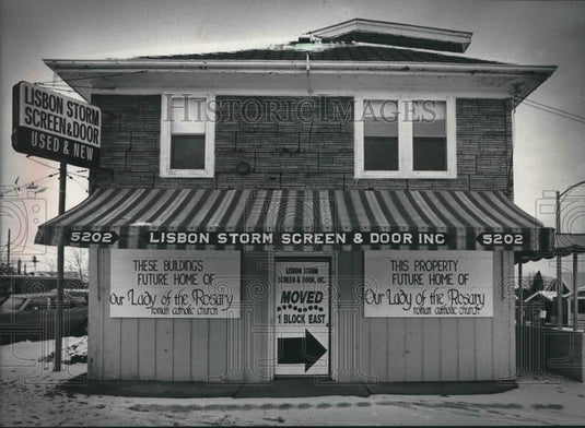 1986 Press Photo Old Lisbon Storm and Screen Door store in Milwaukee - mjb62484 - Historic Images
