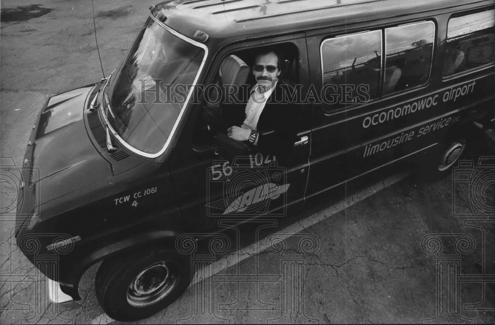 1984 Press Photo E. H. Koegler, operator of Oconomowoc Limousine Service, WI - Historic Images