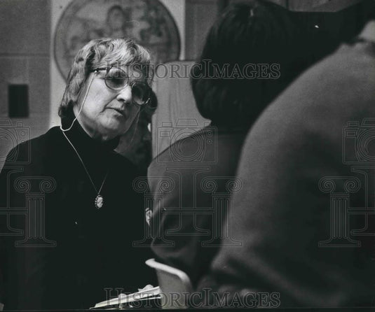 1979 Press Photo Ruth Hass with student at Milwaukee Area Technical College - Historic Images