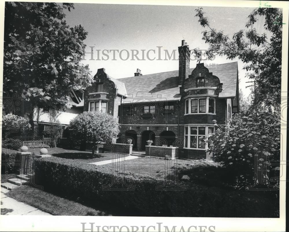 1983 Press Photo Front View of the Eschweiler Home In Milwaukee, Wisconsin - Historic Images