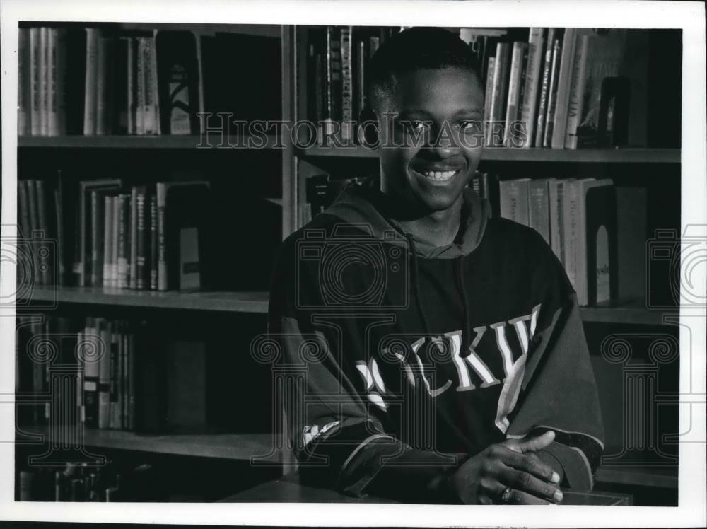 1993 Press Photo Randy Perine of Washington High School gets scholarship - Historic Images