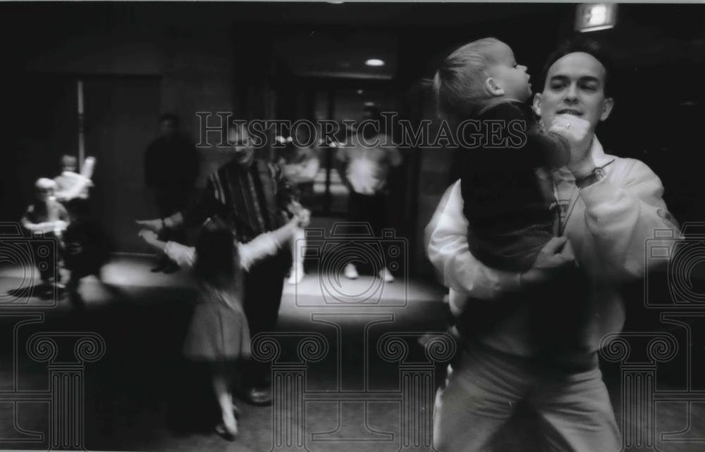 1995 Press Photo Marty dances with son, Marty at Firstar Eve. Miller Pavillion - Historic Images