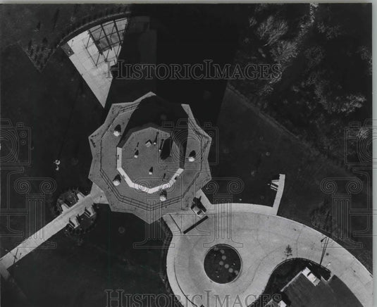 Press Photo Aerial view of unique ten pointed building with circular driveway. - Historic Images