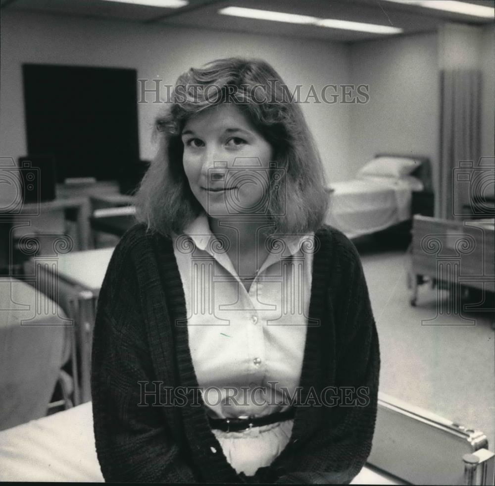 1986 Press Photo Mary Beth Hartiwg, Program Co-Director at Cerebral Palsy Agency - Historic Images