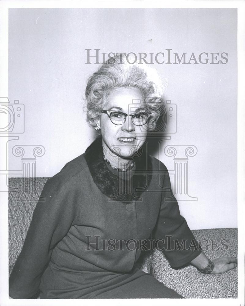 1964 Press Photo Mrs. Jacob Wenzel Sec of Metro Council - RRV35679 - Historic Images