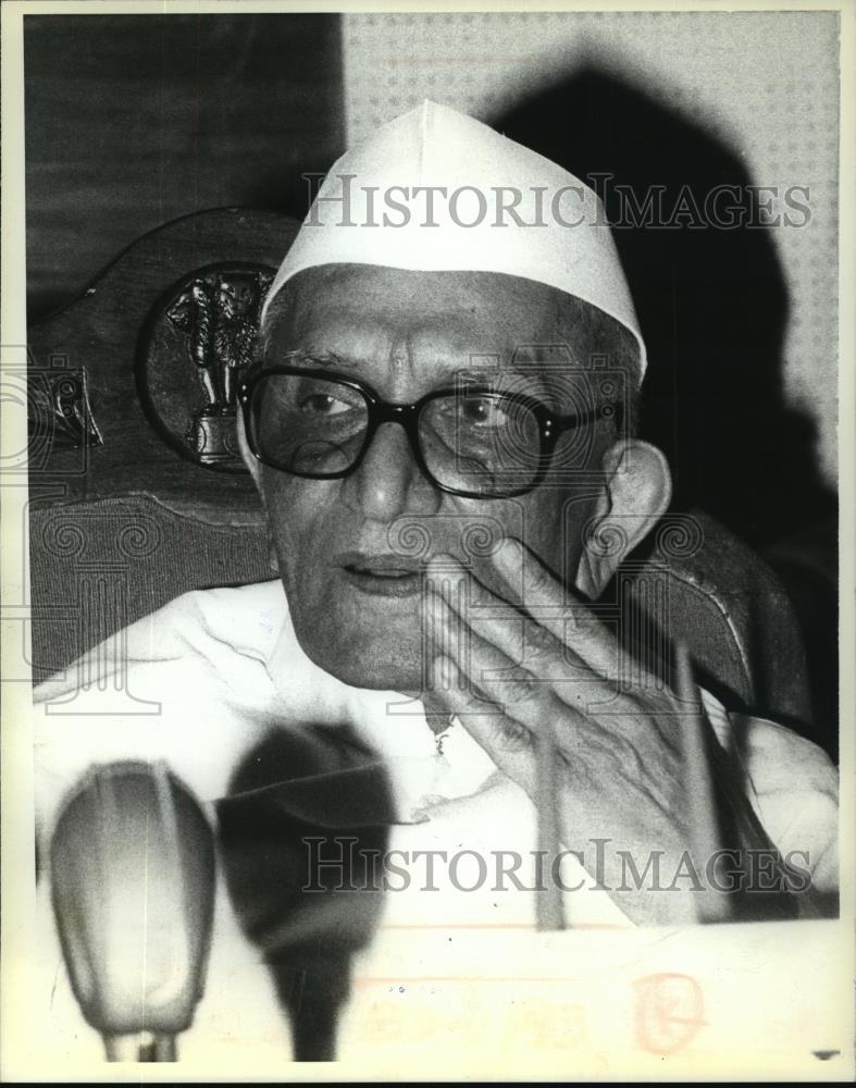 1979 Press Photo Prime Minister Morarji Desai during an interview in New Delhi - Historic Images
